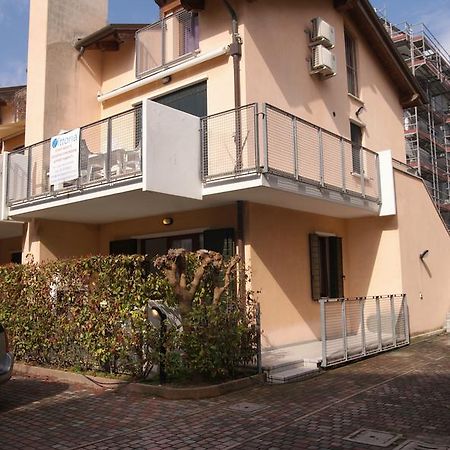 Appartamenti Villa Paola-Pochi Passi Dal Mare-Zona Piazza Aurora-Лідо-ді-Єзоло Екстер'єр фото